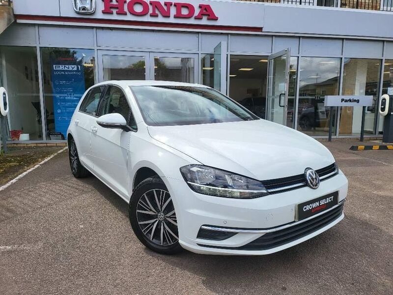View VOLKSWAGEN GOLF 1.6 TDI BlueMotion Tech SE Nav Euro 6 (s/s) 5dr