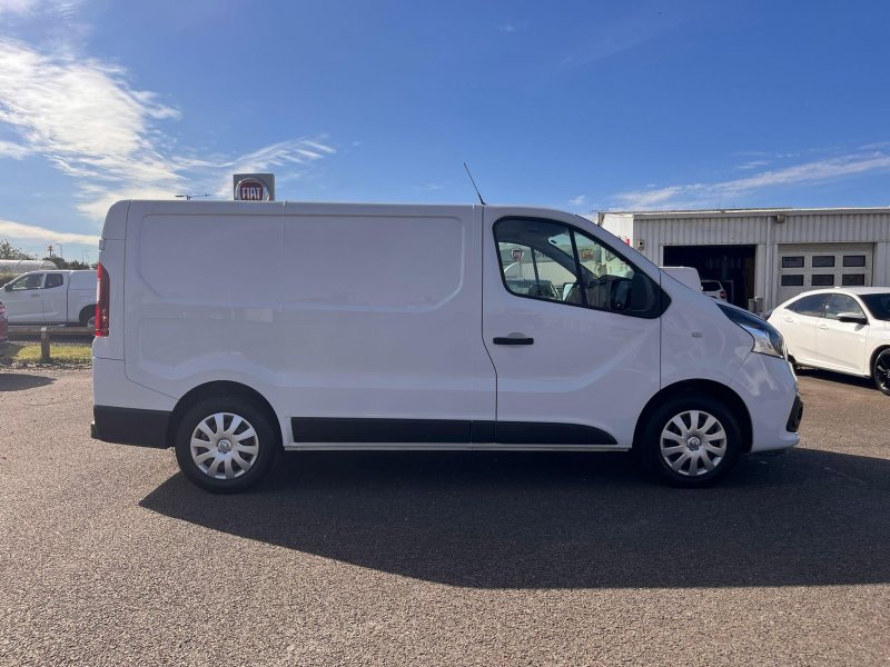 View RENAULT TRAFIC 1.6 dCi ENERGY 27 Business+ SWB Standard Roof Euro 5 (s/s) 5dr
