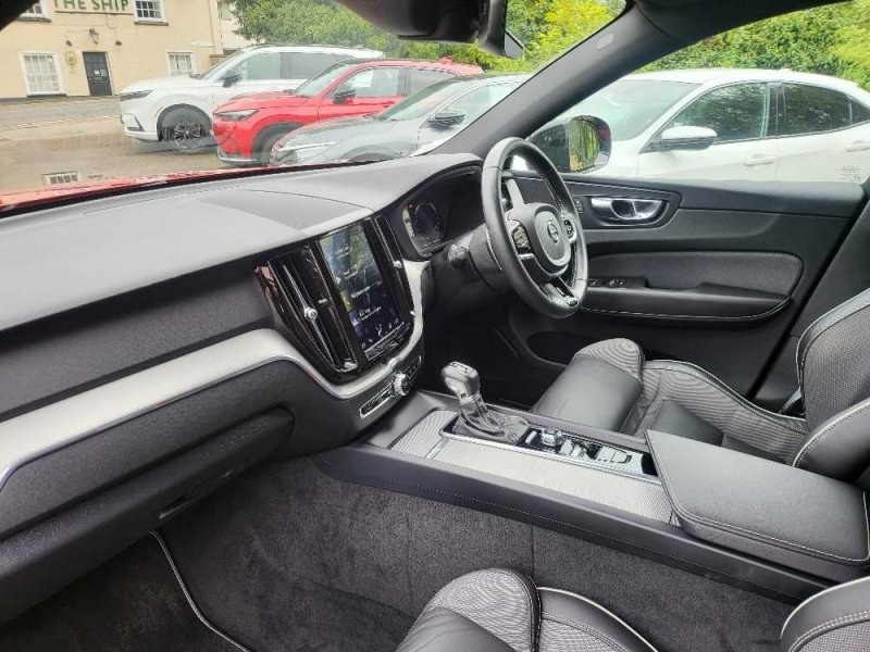 View VOLVO XC60 2.0 T5 R-Design Auto AWD Euro 6 (s/s) 5dr