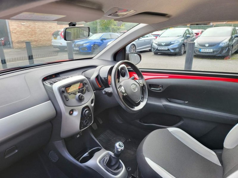View TOYOTA AYGO 1.0 VVT-i x-play Euro 6 3dr