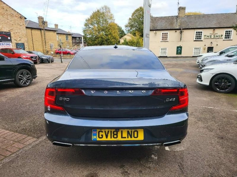 VOLVO S90