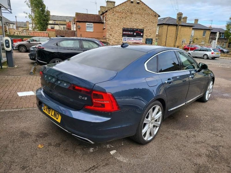 VOLVO S90
