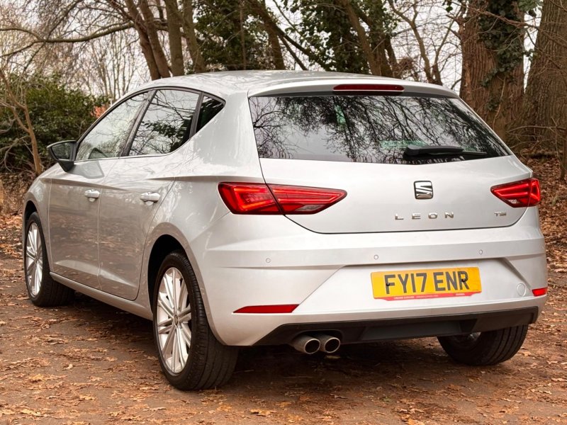 SEAT LEON
