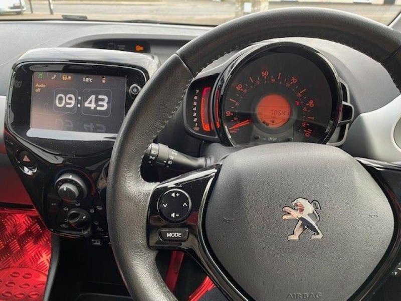 View PEUGEOT 108 1.2 VTi PureTech Allure Euro 5 5dr