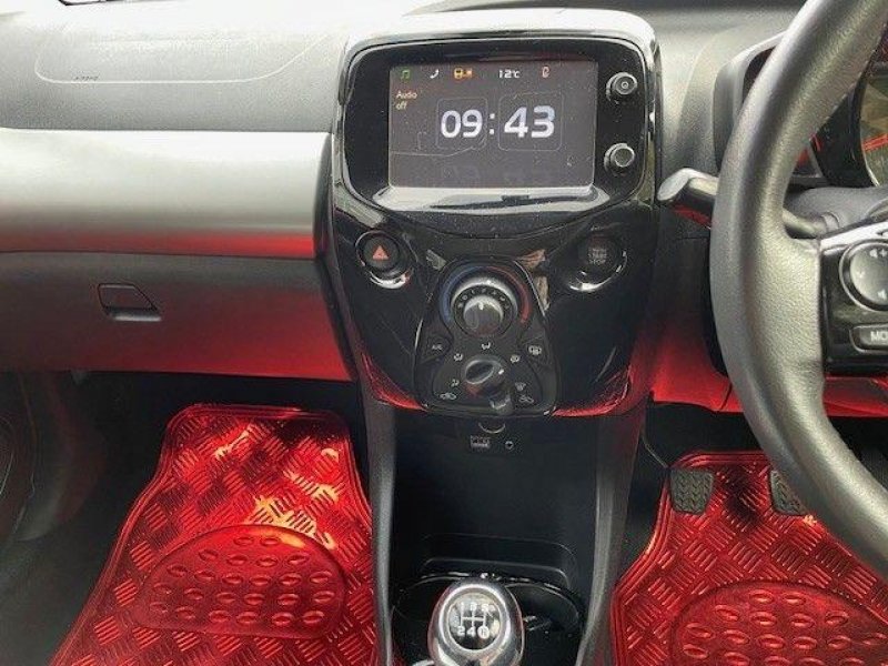 View PEUGEOT 108 1.2 VTi PureTech Allure Euro 5 5dr
