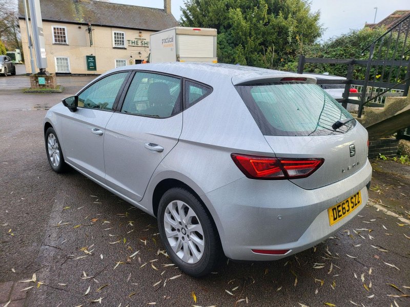 SEAT LEON