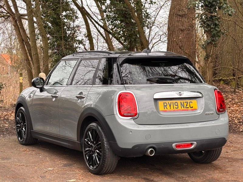 MINI HATCH