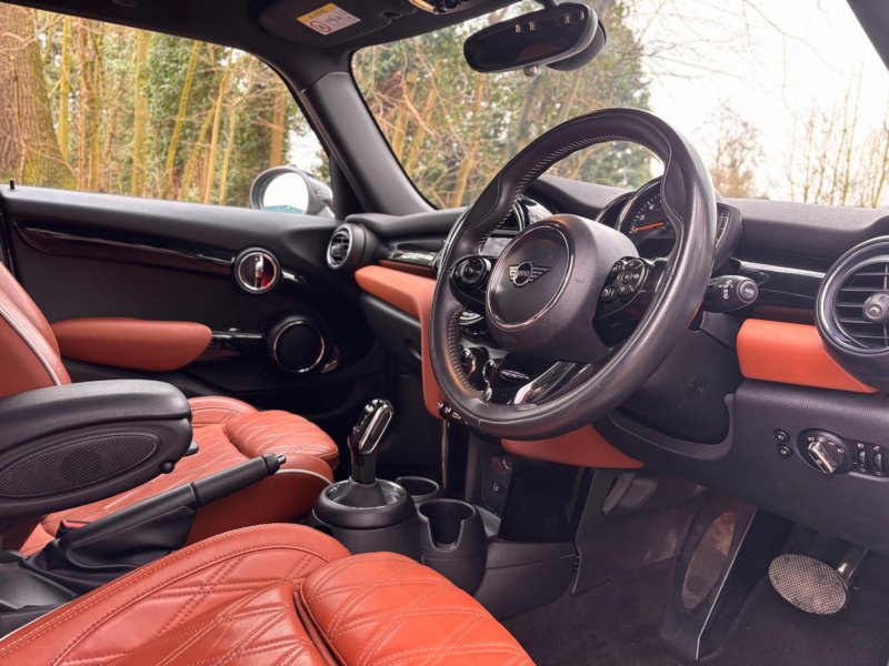 MINI HATCH