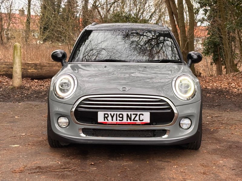 View MINI HATCH 1.5 Cooper Exclusive Steptronic Euro 6 (s/s) 5dr