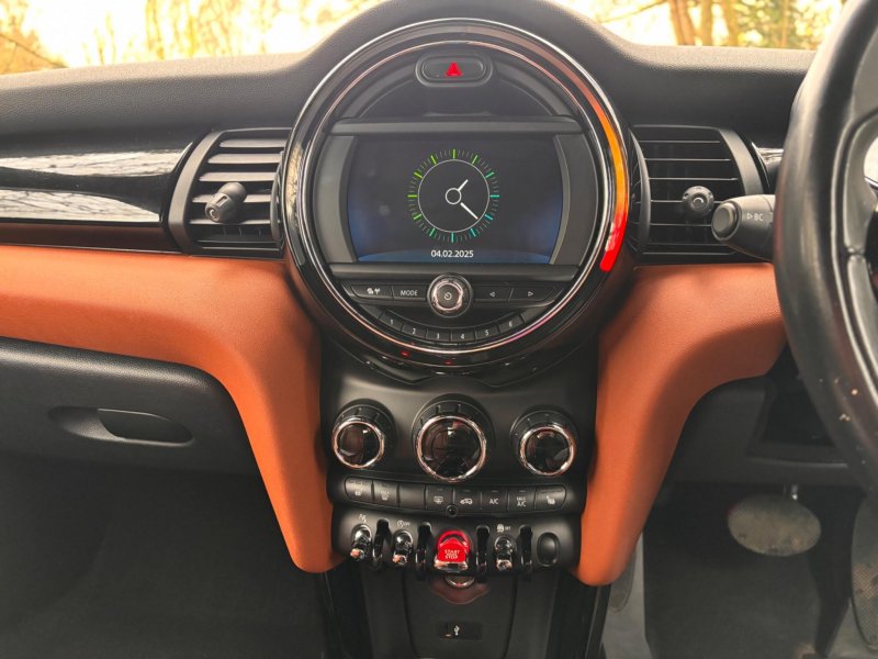 MINI HATCH