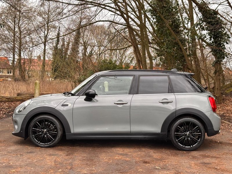 MINI HATCH