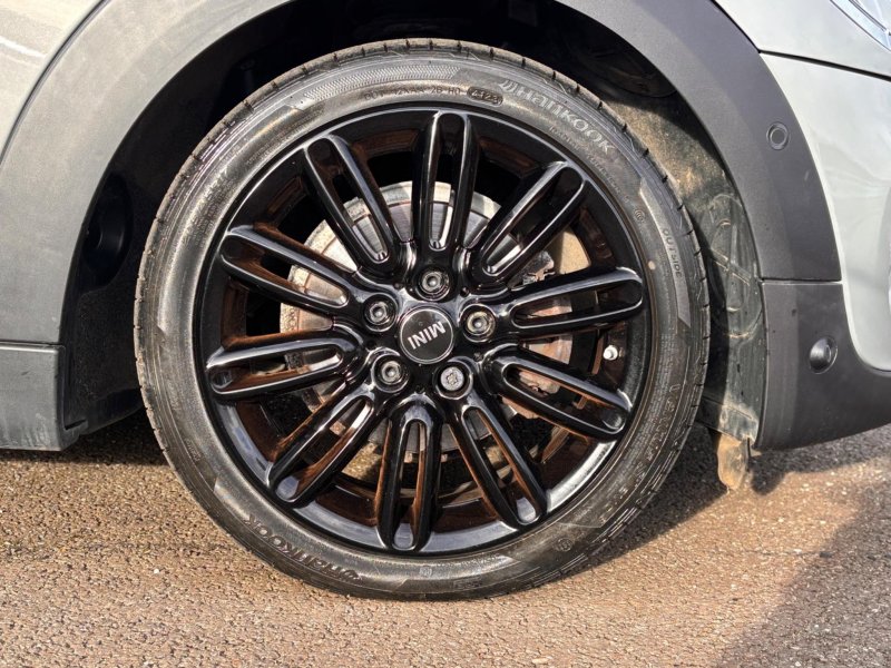 MINI HATCH