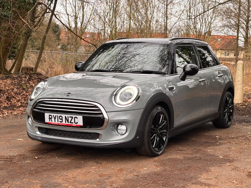 View MINI HATCH 1.5 Cooper Exclusive Steptronic Euro 6 (s/s) 5dr
