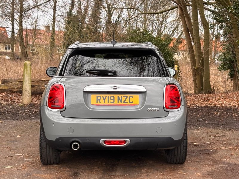 MINI HATCH