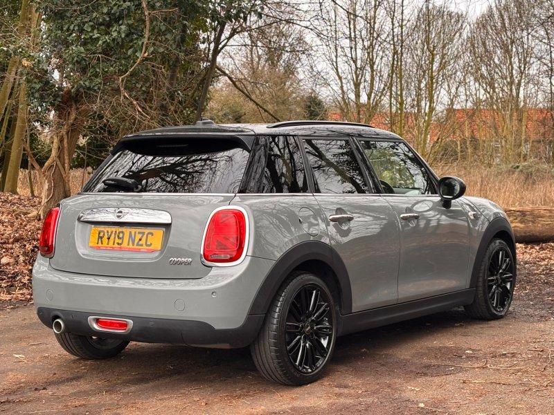 MINI HATCH