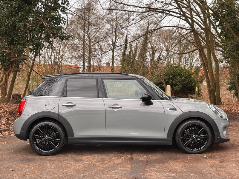 MINI HATCH