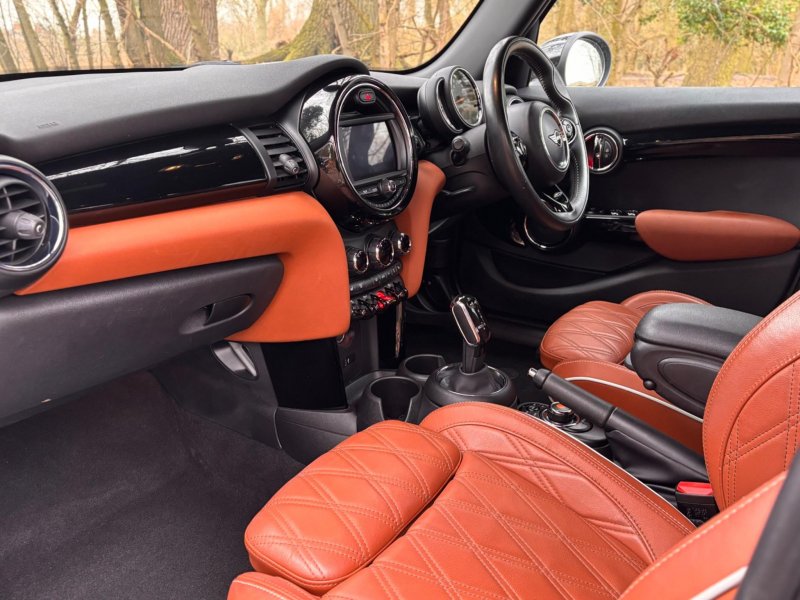 MINI HATCH
