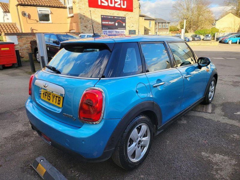 MINI HATCH