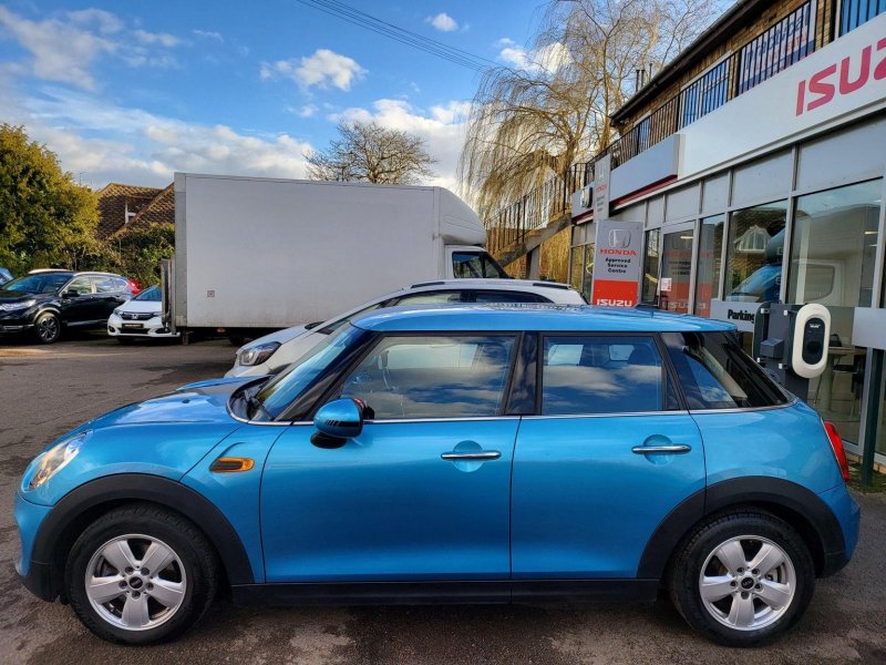 MINI HATCH