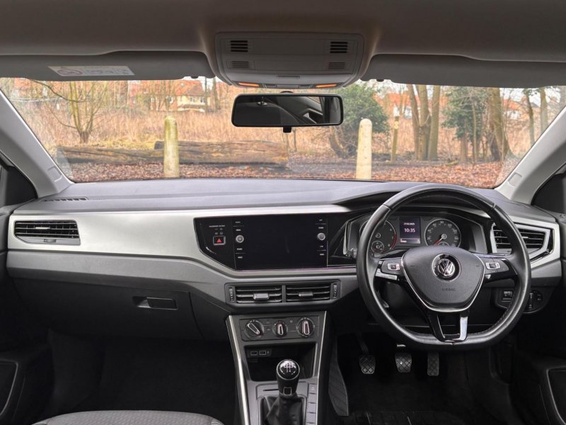 VOLKSWAGEN POLO