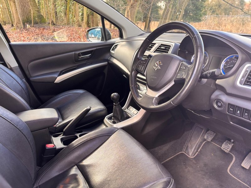 SUZUKI SX4 S-CROSS