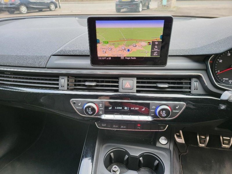AUDI A4 AVANT