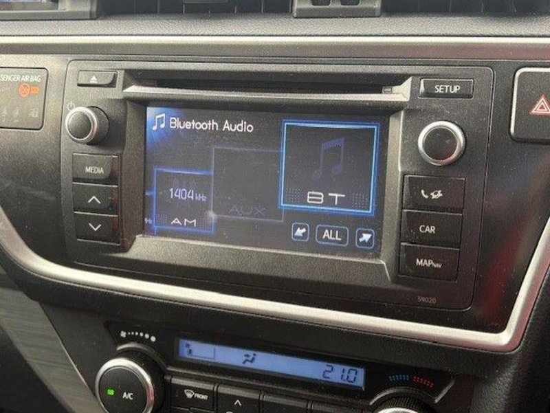 TOYOTA AURIS