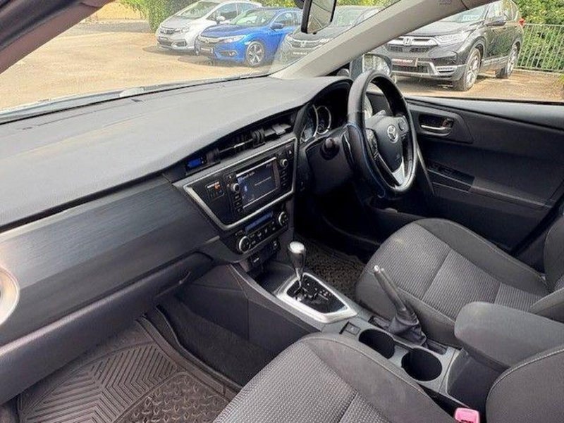 TOYOTA AURIS