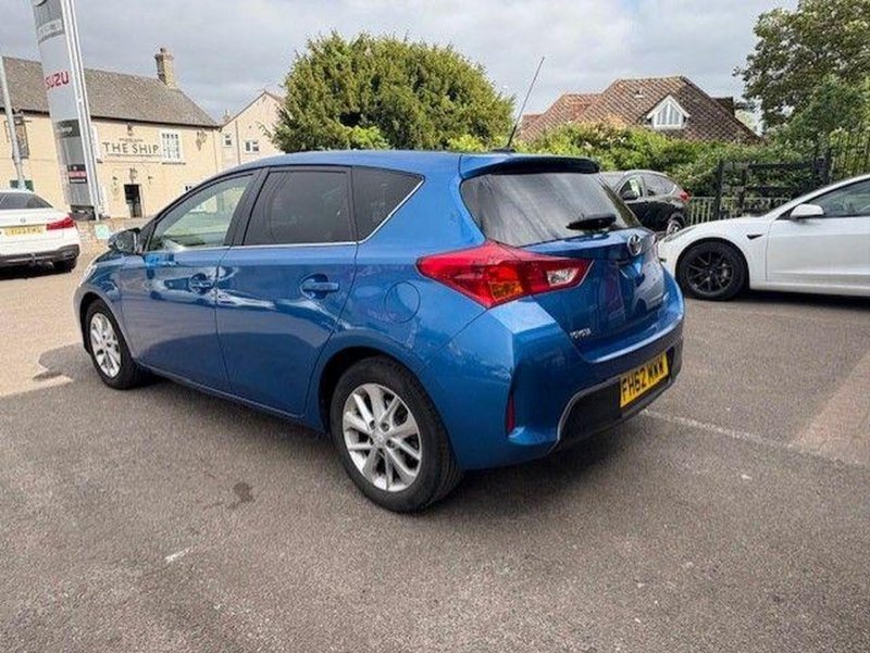 TOYOTA AURIS