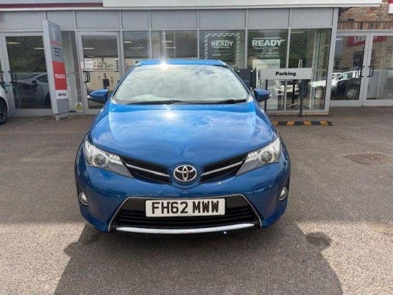 TOYOTA AURIS