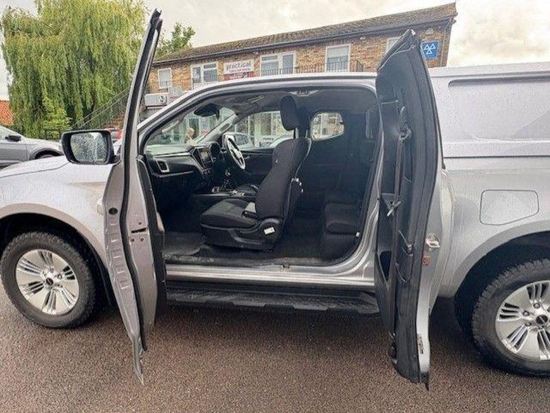 ISUZU D-MAX