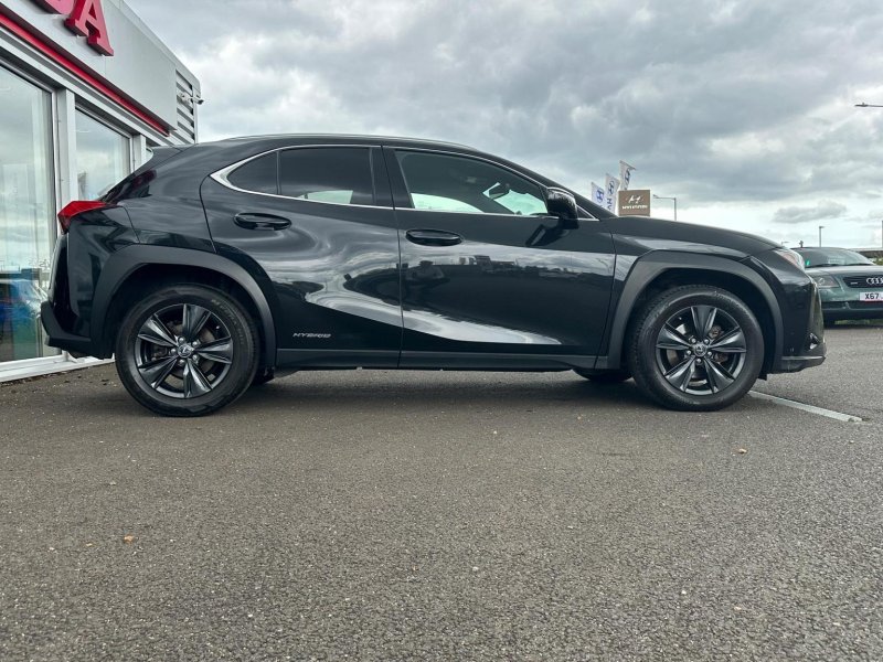 LEXUS UX