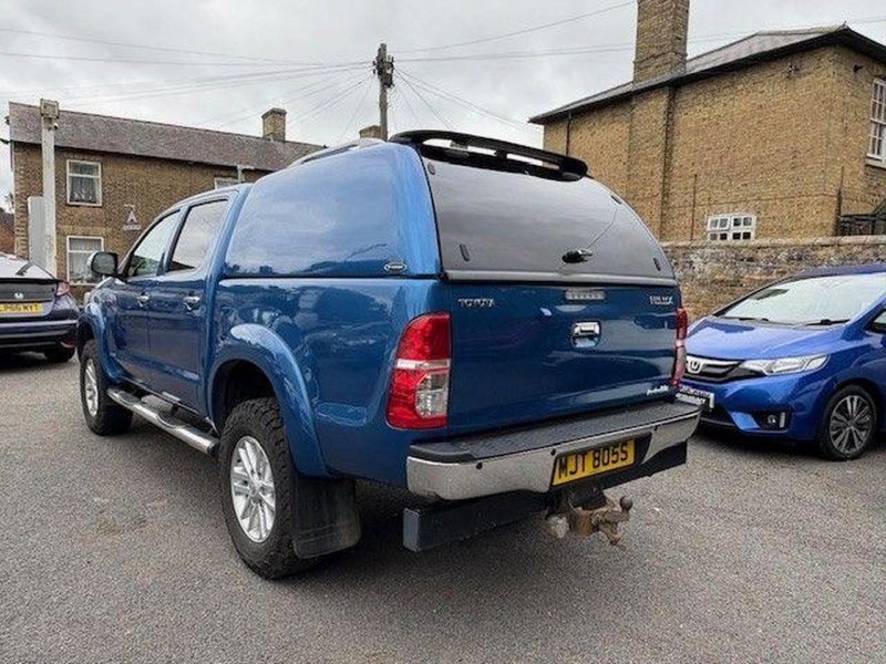 TOYOTA HILUX