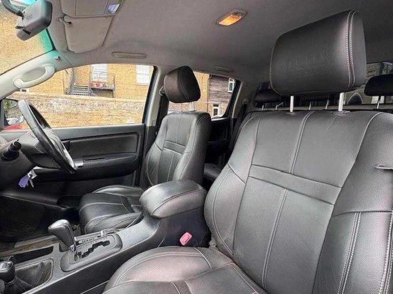 TOYOTA HILUX