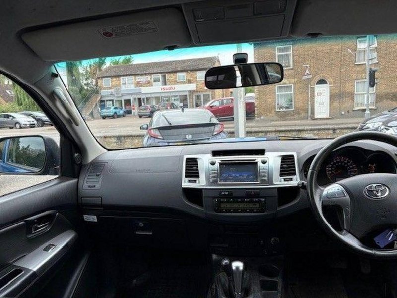TOYOTA HILUX